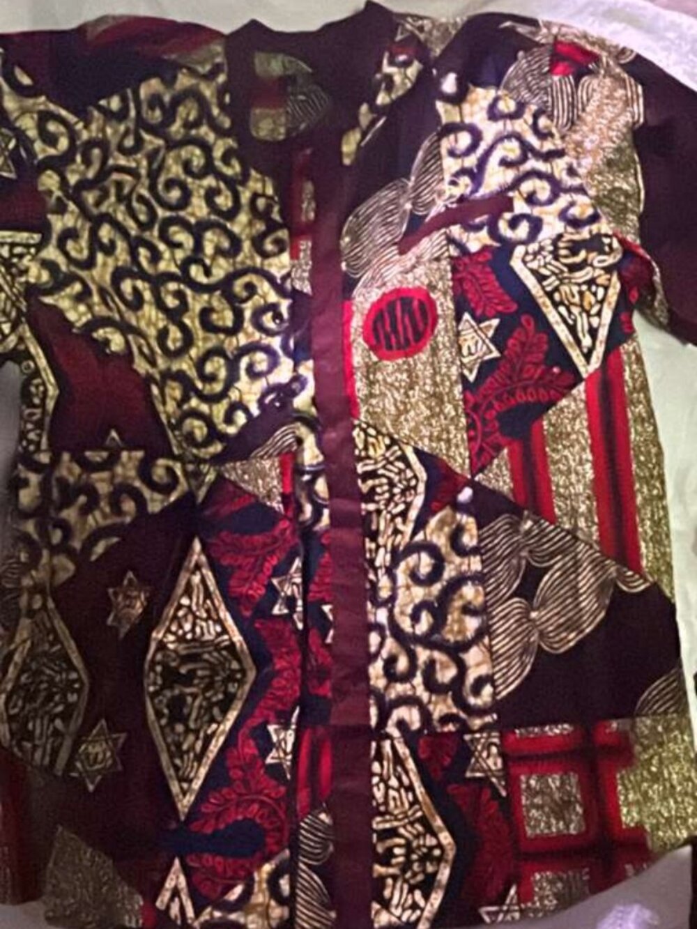 Stand Out in Style – African-Inspired Shirt !
